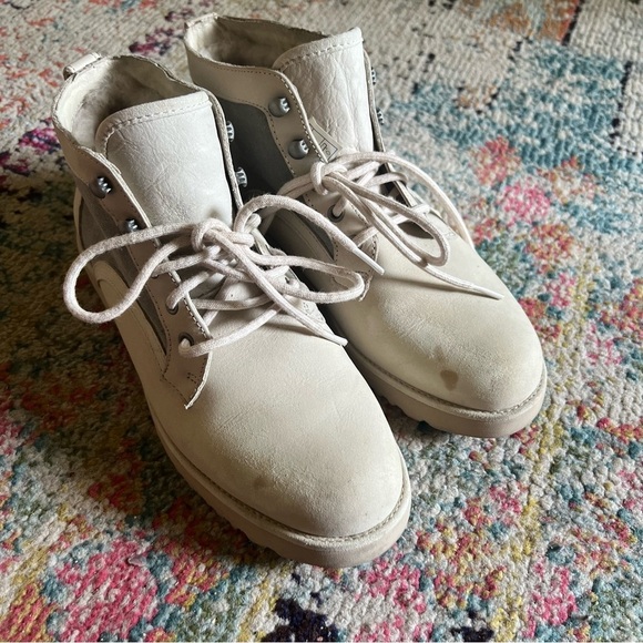 Ugg Women's Bethany Canvas size 9.5 - Picture 2 of 7